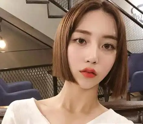 短发直发发型图片,利落干练迷人短发_飘逸直发_女生发型大全