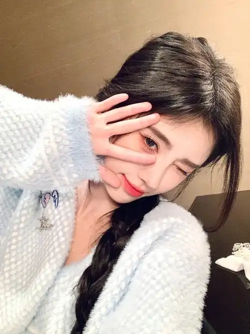 鞠婧祎三套造型反差感