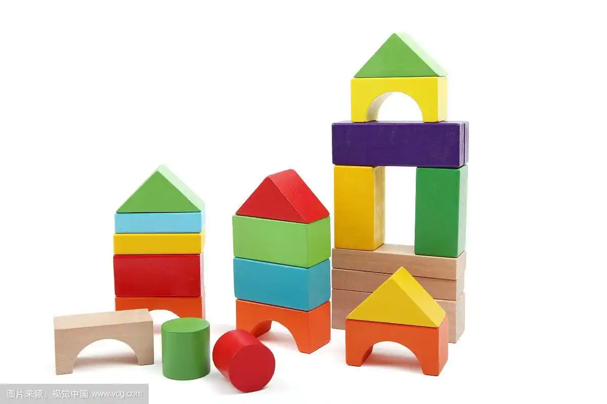 积木摆出的几何图形