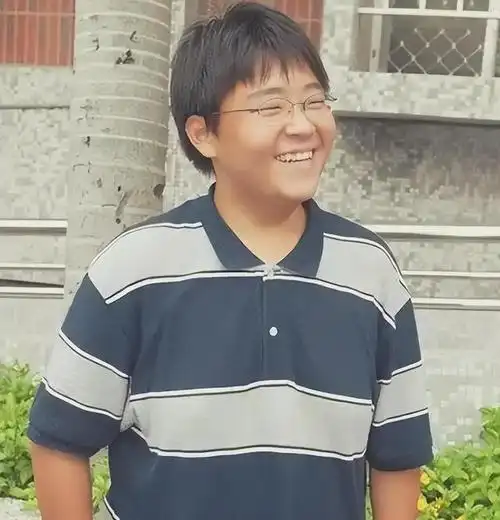 事实证明成名30年后郝劭文和释小龙已经走上了截然不同的道路