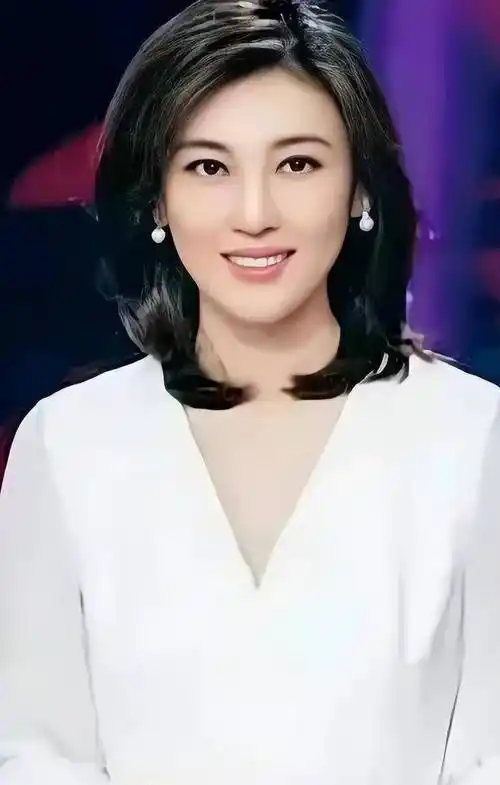 央视美女主持人李红,嫁入豪门是谣言,如今她的生活是怎样的?