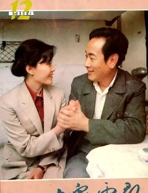 他的第一任妻子是长影演员杨洸(见上图),第二任妻子高山英子是一位日