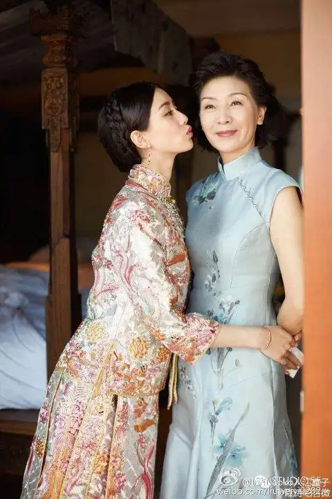 诗诗婚礼红了妈妈,刘诗诗妈妈美貌超女儿 明星妈妈谁最惊艳