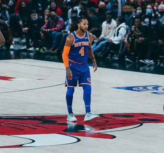 永远的公牛罗斯欢迎回家谁注意到球迷的这一幕泪目了啊