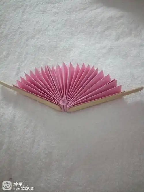 巧手达人:萌萌猪,折纸小扇子