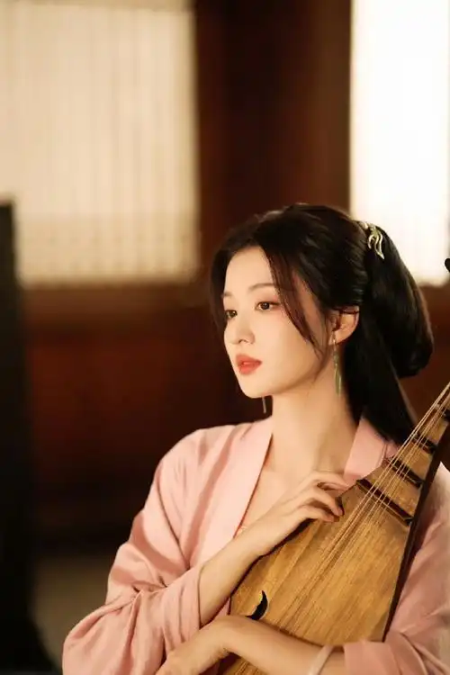 王楚然抱琵琶##王楚然粉色古装