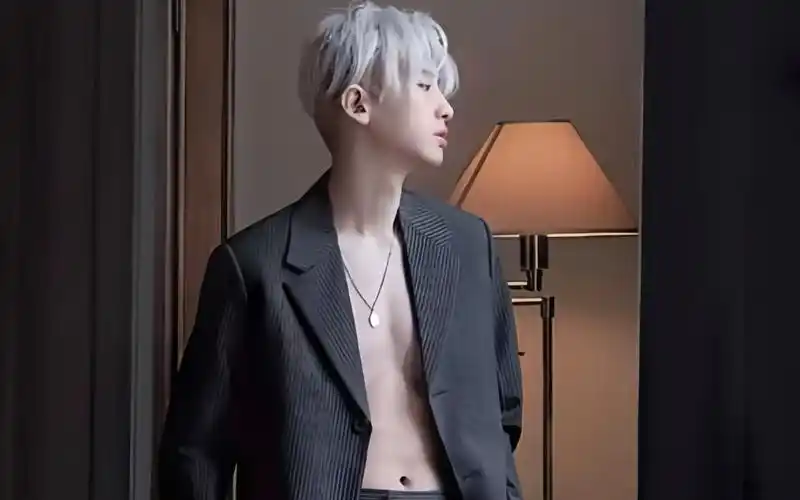 【朴灿烈】这哥染银发真绝了!怎么做到同种发色不同感觉的?