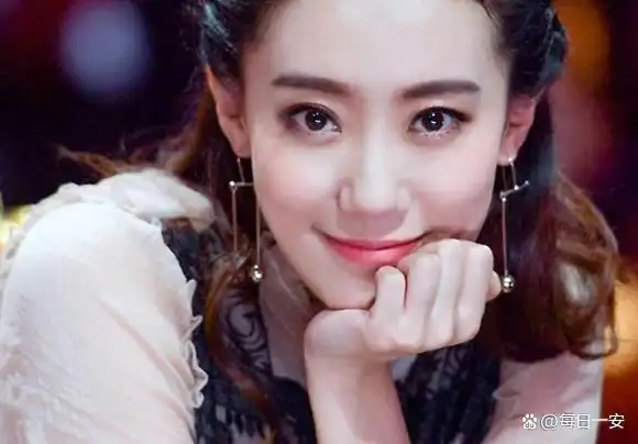 2023年中国十大人气美女排行榜:第六名张小斐