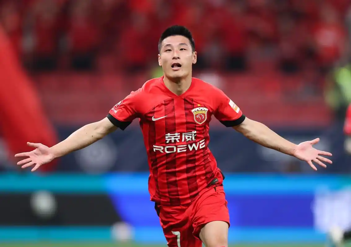 中超最佳阵容揭晓,武磊双响闪耀全场,泰山前锋独中三元