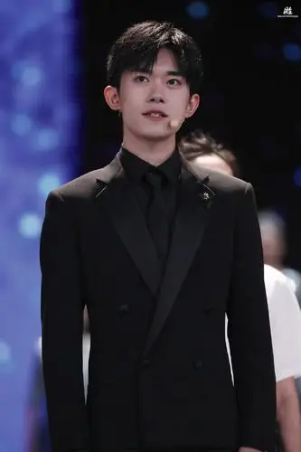 易烊千玺二十冠岁朝暮锦程#20岁生日快乐98 遇见你是永远的值得