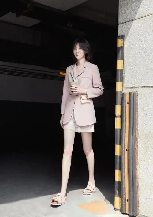 李溪芮的大长腿可以说是无人能及