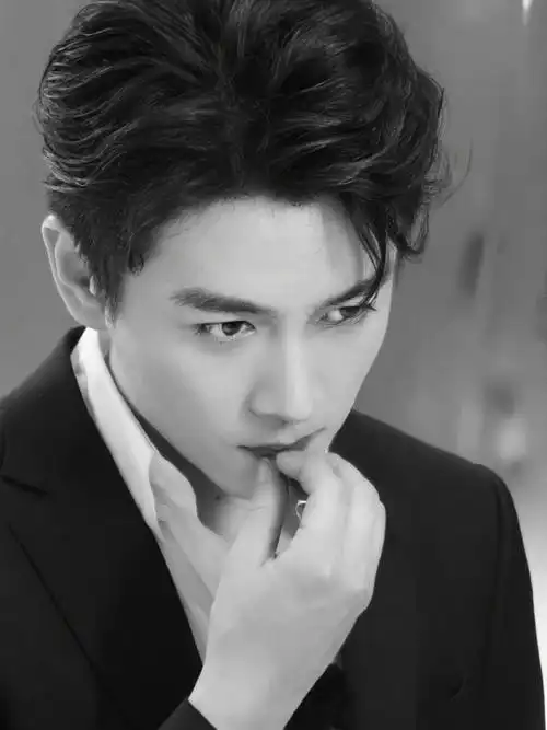 陈晓超话晓哥是不是太帅了?