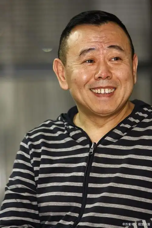潘长江,中国男演员,喜剧大师,因其擅长把传统,现代文化与时势大事结合