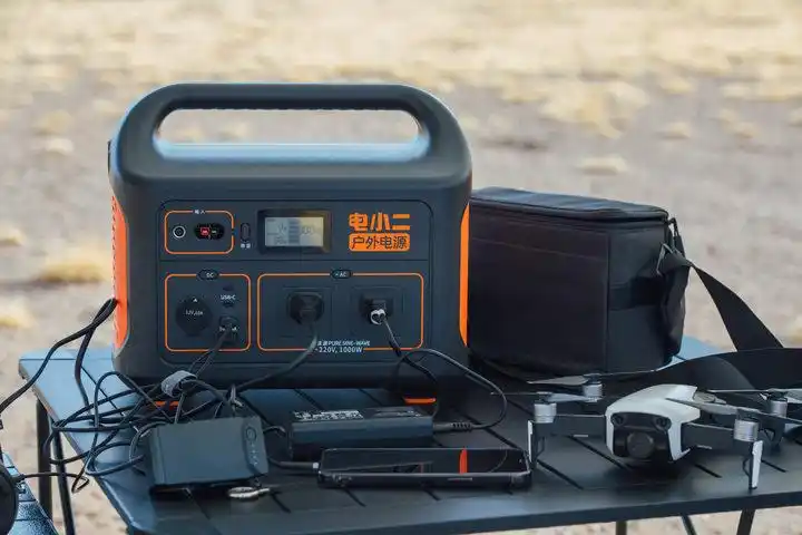 户外露营的超级充电站电小二1000w户外电源