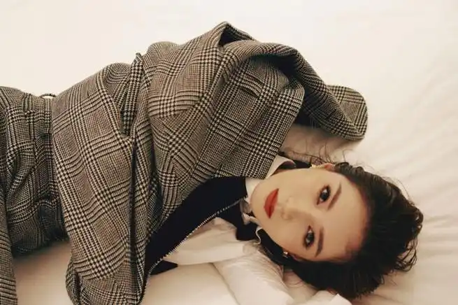 江疏影甜妹爆改老公##江疏影湿发西装造型