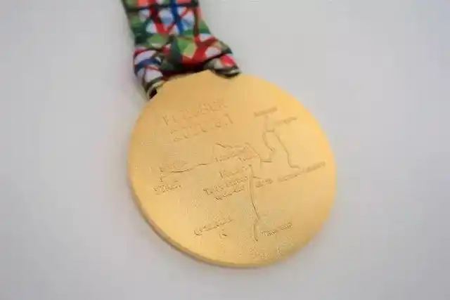 2020东京马拉松奖牌亮相将给参赛者发放手术口罩
