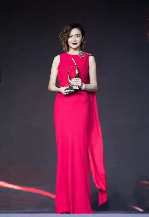 关之琳的其他裙子搭配