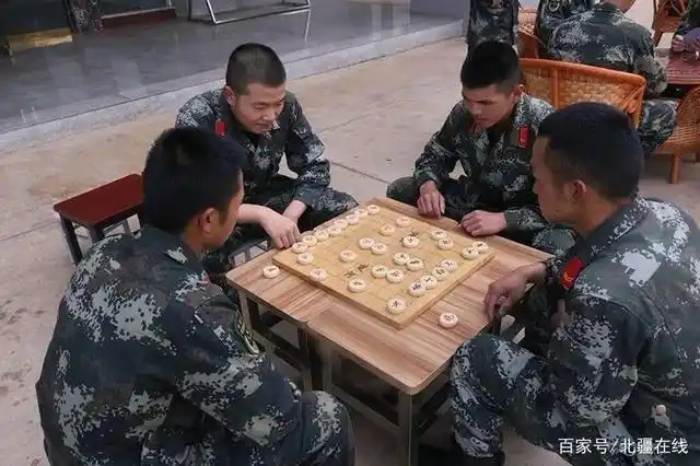 一封封带有部队印记的家信 军人的生活既披征衣,也怀恩情,丰富多彩的