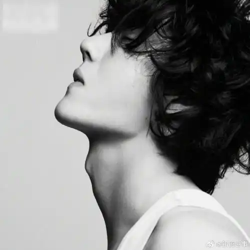 王一博喉结性张力