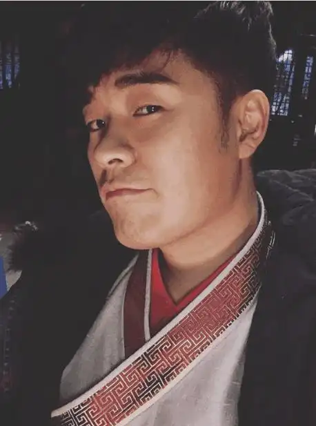 陈赫又开始晒安安了, 网友: 你和老邓头的审美咋变得一样?