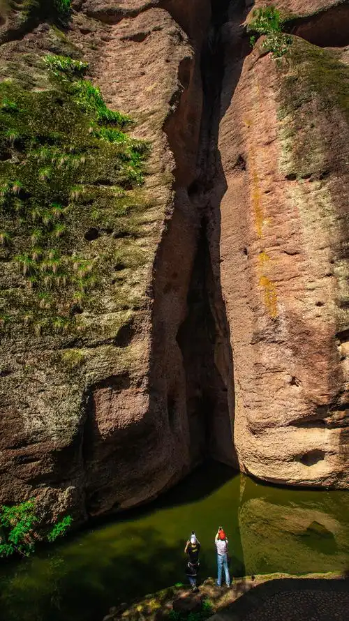 江西龙虎山:丹霞画境原生态,奇险秀美象鼻山 - 千百度摄影工作室