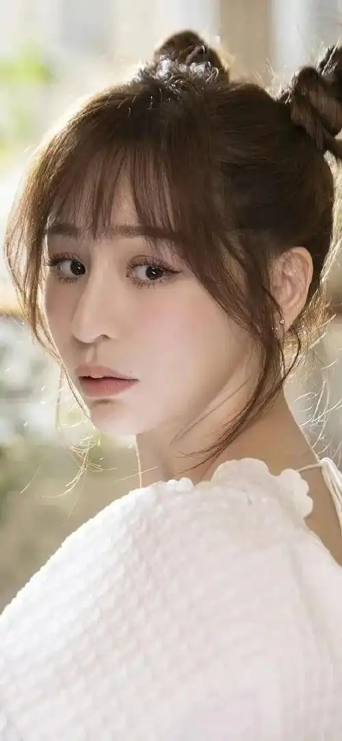 王心凌哪吒头侧脸柔弱手机壁纸