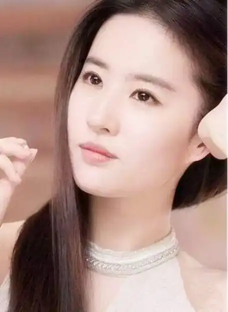 再与李敏镐合作拍摄广告,就连小鲜肉李钟硕害羞称"神仙姐姐"刘亦菲是