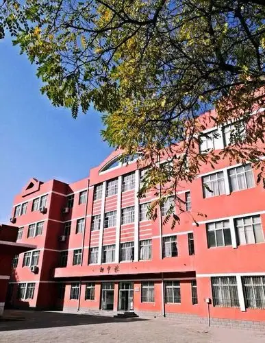 多想留住宁大附中的秋色叹惜今年已经错过