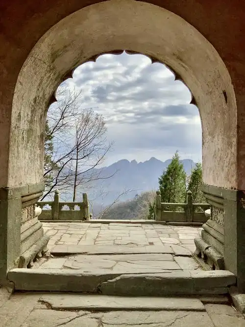 站在南天门,回眸远山.