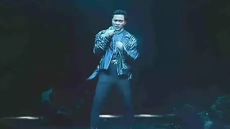 "一起来感受下张国荣当年的舞台魅力".