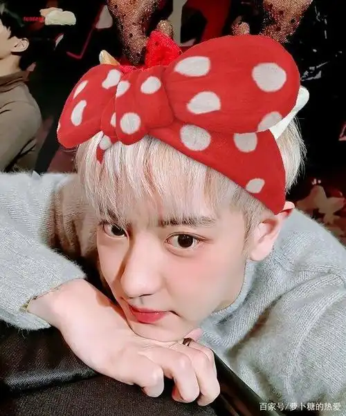 各色的发型,各色的妆,眼镜杀,可爱懵懂,都是朴灿烈欧巴啊