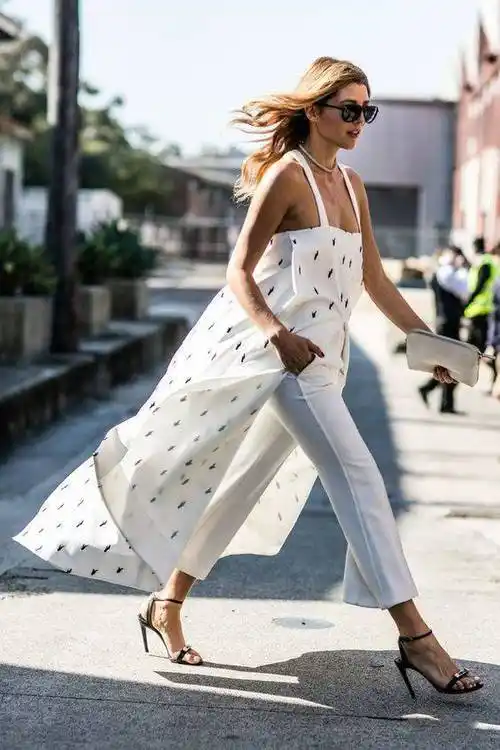 周冬雨刘亦菲都喜欢穿裤子 裙子,你知不知道这样穿会很潮?