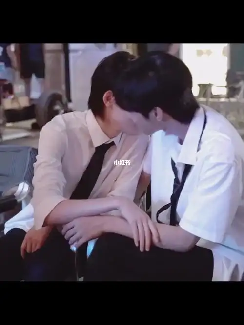 后面还有张很喜欢的图～#文轩  #宋亚轩刘耀文  #碗盆cp  #文轩cp