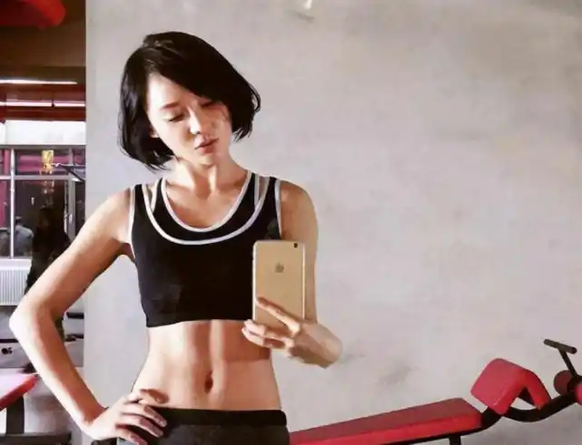 出演《宫锁珠帘》黑红之后,她靠马甲线成功逆转自己的口碑,顺便在事业