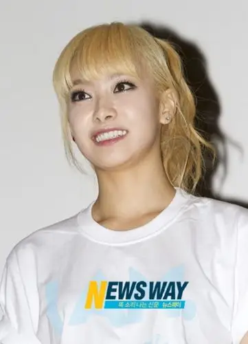 宋茜# 金发芭比～～cr logo