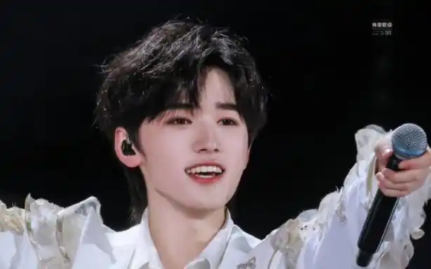 【宋亚轩reaction】可爱向 理想之途演唱会部分粉丝拍摄:他为什么不能