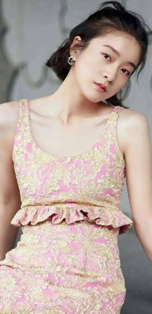 35张美图:25岁张雪迎,写真大片撩人不靠尺度靠气质_赵今麦_角色_年龄