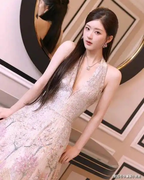 25岁赵露思饱满有料,好身材一览无遗!_女神_活力_魅力