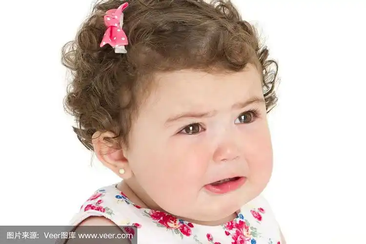 可爱的噘嘴小女孩