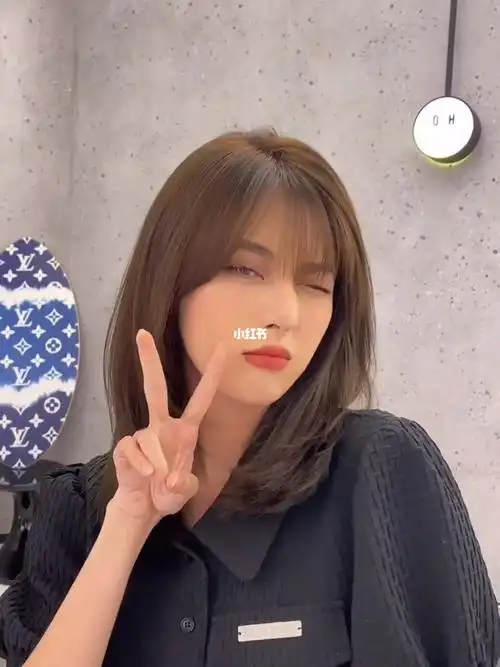 锁骨发摩根烫首先是这种锁骨发摩根烫锁骨