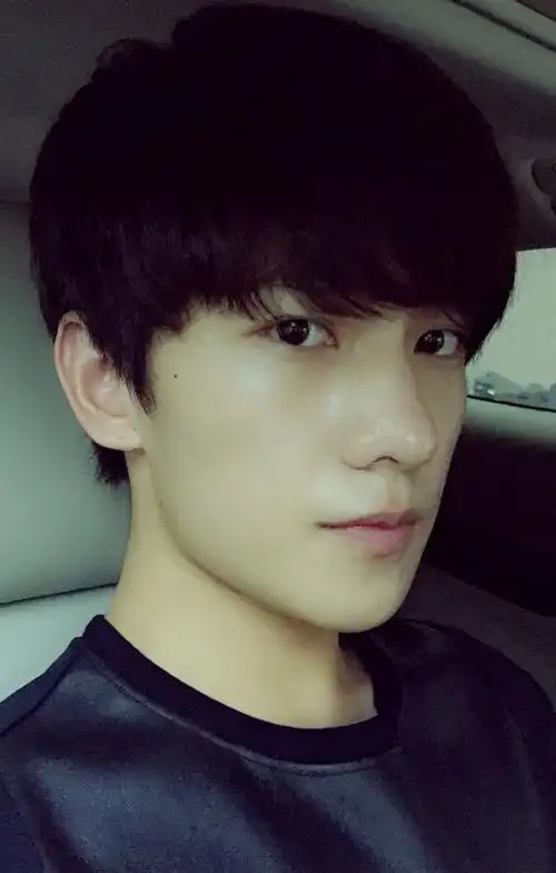 杨洋 微博更图 我哥这脸真是百看不厌