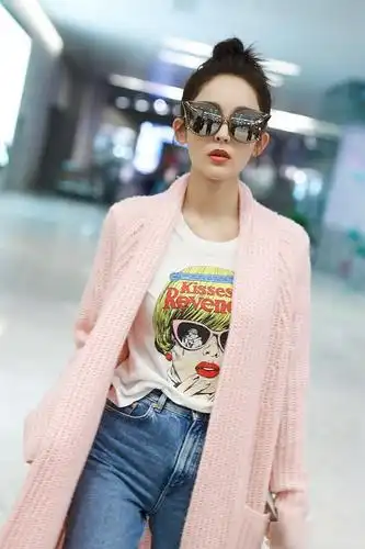 古力娜扎太会穿,运动服穿出大牌范儿,参加活动却美出新高度