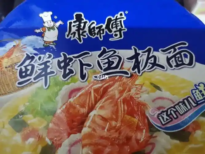 我不会是最后一个知道海鲜面的鱼板变成小丑鱼吧#康师傅方便面