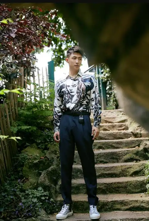 休闲男模特图(模特出身的好身材,英俊潇洒黄景瑜,休闲正式皆可,尽显