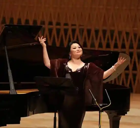 女高音歌唱家黄英:充满热爱与坚韧的东方夜莺_艺术_歌剧_中国