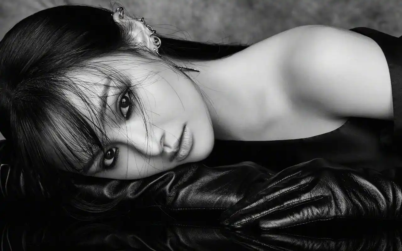 郑爽暗黑烟熏妆高清桌面壁纸