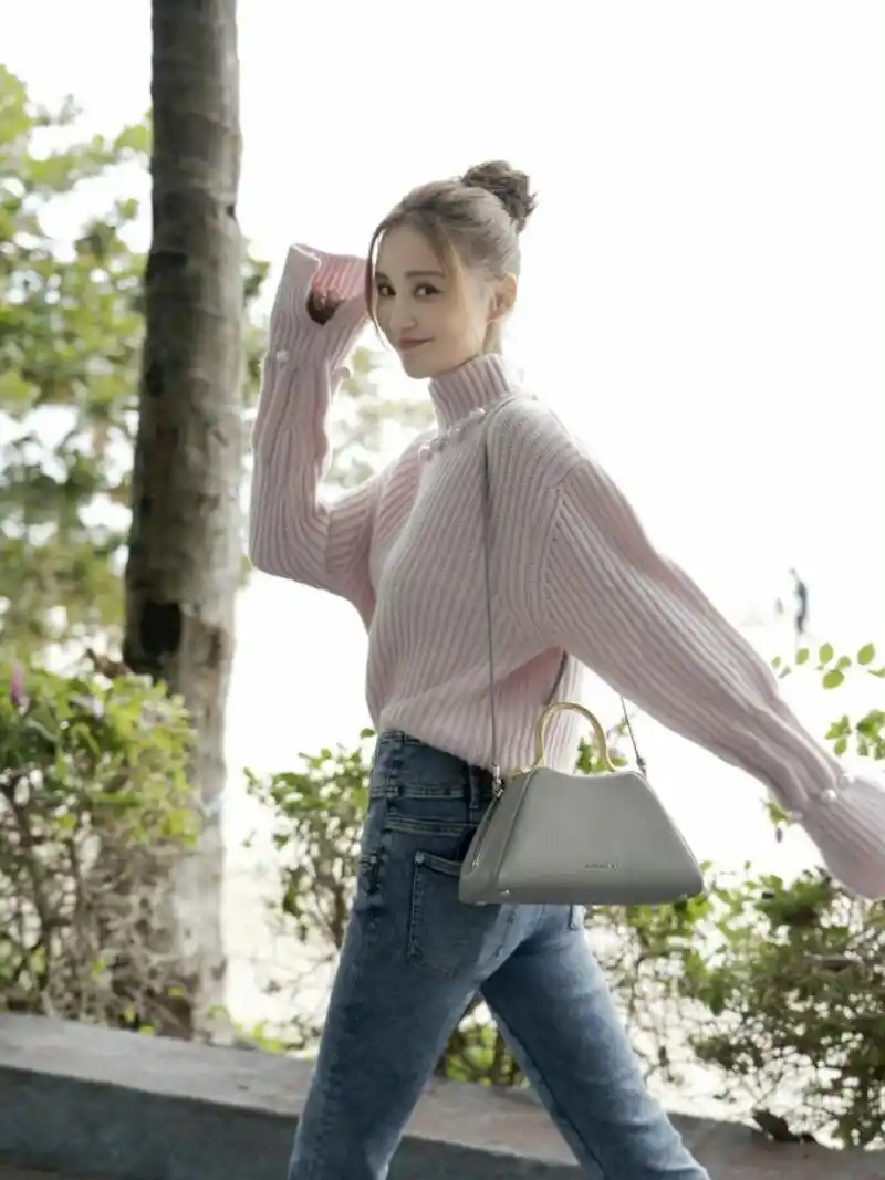 张歆艺穿搭 二姐这状态也太好了吧! 张歆艺这组海边游客照简直美翻了!