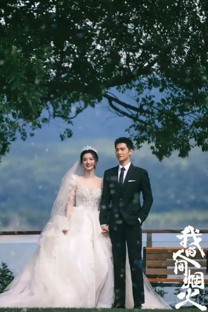 王楚然的眼神是觉得真的嫁给了杨洋吧!