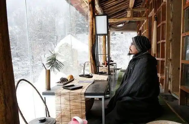 中国首个剃发为僧的富豪老板深山隐居11年妻子拒绝相认