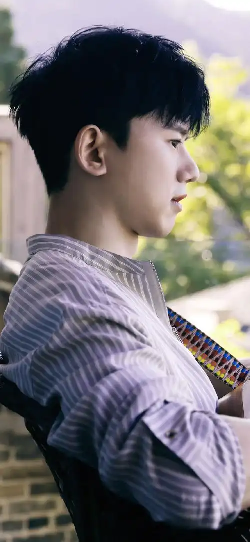 张杰超话#张杰时光音乐会#【手机 电脑壁纸】时光过的很慢 却又很快